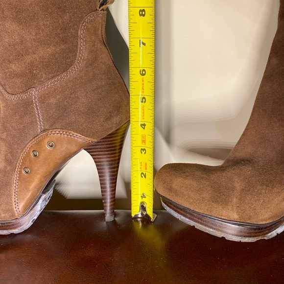 Guess brand, brown heeled boots. Size 8 1/2. - Picture 7 of 13